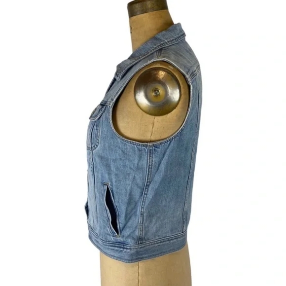 Chaps Women’s Light Wash Denim Vest Size M - Picture 7 of 11